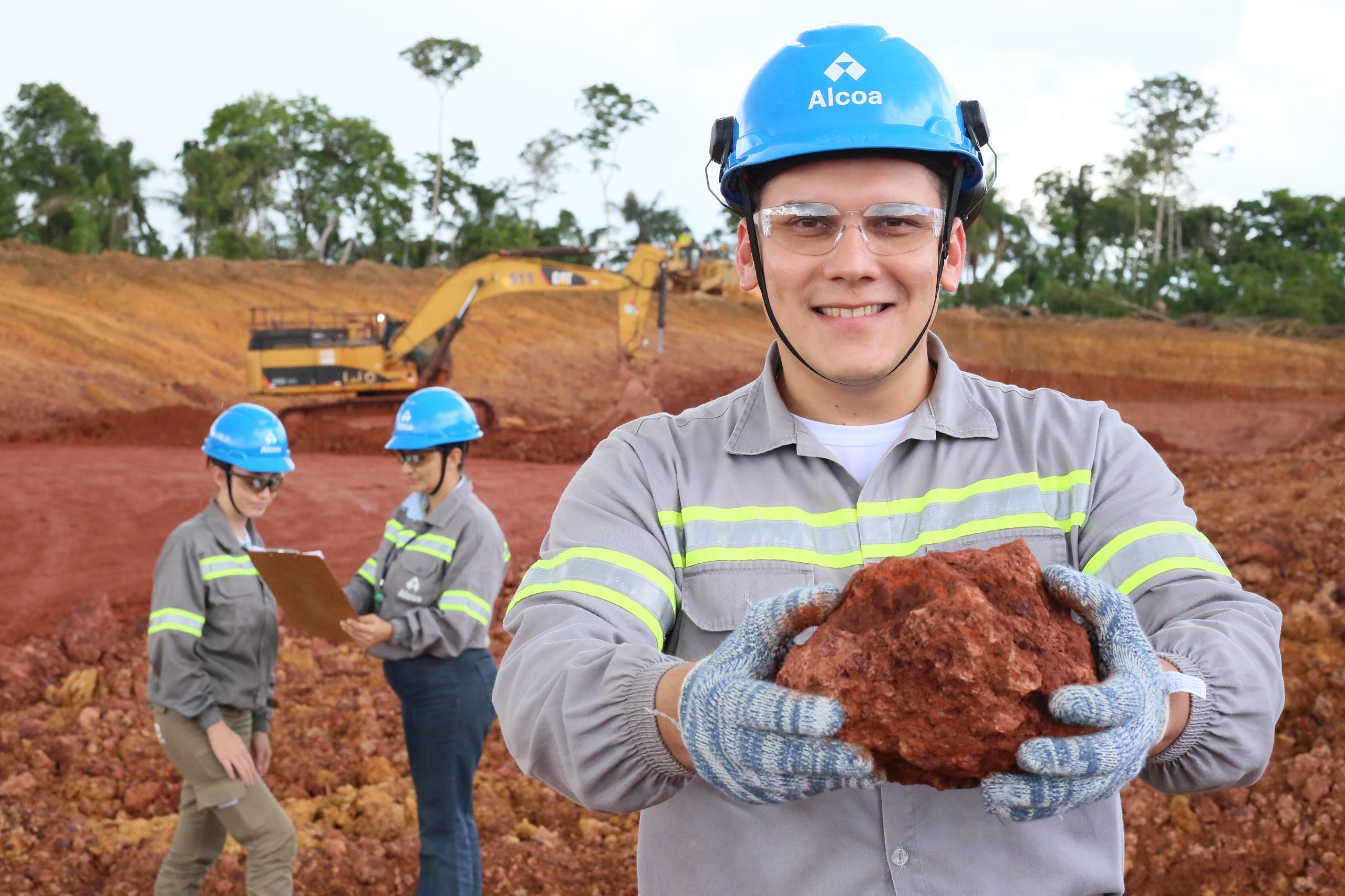 Thiago Bentes Celso, Superintendente de Mineração na Alcoa, concorre na premiação com o projeto “Melhorias na etapa de peneiramento reduz sílica reativa no produto, a partir da uniformidade do fluxo de material nas peneiras e aumento da pressão de água de lavagem, gerando aumento de receita”.