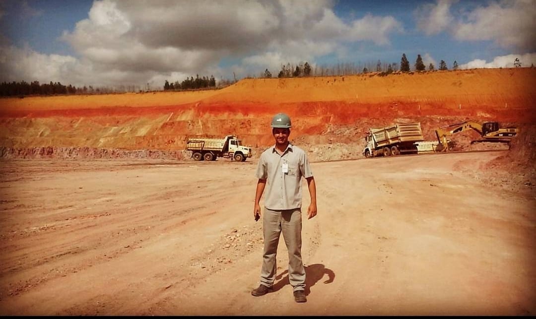 Thulio Oliveira, Tenho 26 anos natural de Virgem da Lapa-MG