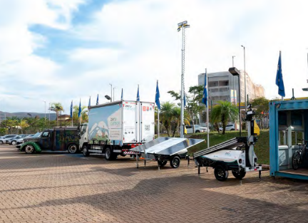 Caminhão elétrico e torre de iluminação sustentável fazem sucesso na Zero Carbon